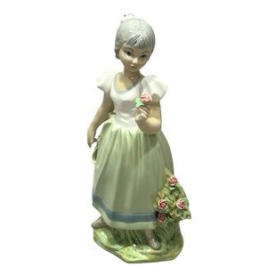 Tengra Valencia Spain Vintage Porcelain Figurine Of a Girl With Roses Flowers